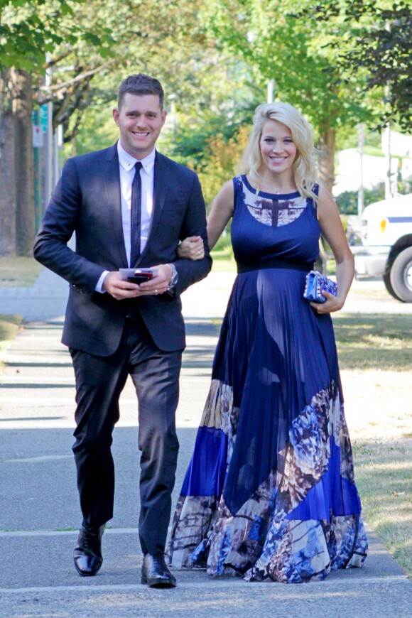 Michael Bublé et sa femme Luisana Lopilato, enceinte, vont au mariage d'un couple d'amis à Vancouver le 12 août 2013.