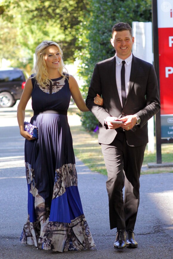 Le chanteur Michael Bublé et sa femme Luisana Lopilato, enceinte, vont au mariage d'un couple d'amis à Vancouver le 12 août 2013.