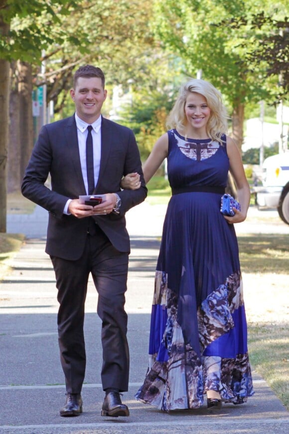 Michael Bublé et son épouse Luisana Lopilato, enceinte, vont au mariage d'un couple d'amis à Vancouver le 12 août 2013.
