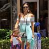 Exclusif - Adriana Lima va déjeuner avec ses filles Sienna et Valentina à Miami, le 13 aout 2013.