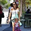 Exclusif - Adriana Lima va déjeuner avec ses filles Sienna et Valentina à Miami, le 13 aout 2013.