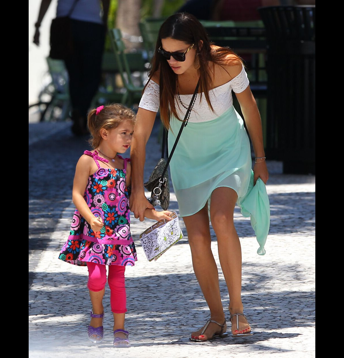 Photo : Exclusif - Bele journée pour la jeune maman Adriana Lima qui va ...