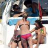 Kate Moss en maillot de bain sur un bateau à Formentera. Le 16 août 2013.