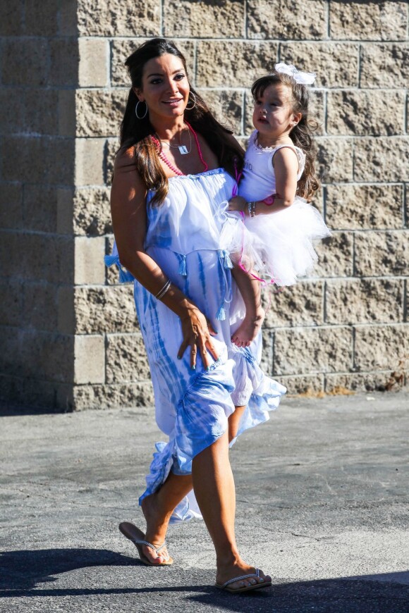 Courtney Lopez, enceinte du deuxième enfant de Mario, à l'anniversaire de leur petite Gia, 2 ans, à Los Angeles, le 17 août 2013