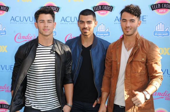 Les Jonas Brothers à la cérémonie des Teen Choice Awards au Gibson Amphitheatre à Universal City, le 11 août 2013.