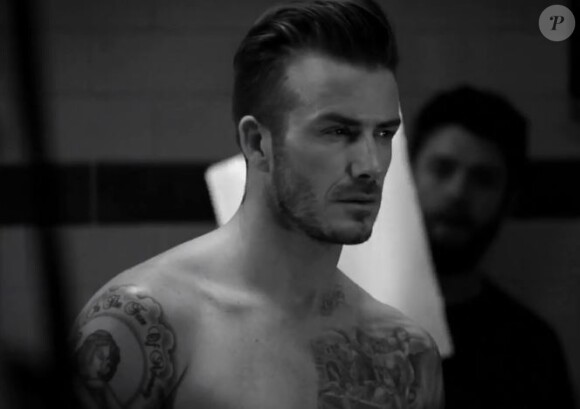 David Beckham se découvre pour la campagne automne 2013 de David Beckham Bodywear, sa ligne de vêtements et sous-vêtements pour H&M.