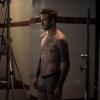 David Beckham en pleine séance photo pour la campagne automne 2013 de David Beckham Bodywear, sa ligne de vêtements et sous-vêtements pour H&M.