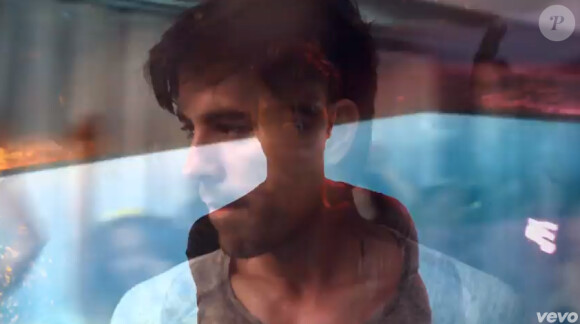 Le bel Enrique Iglesias dans le clip "Turn Up The Night", août 2013.