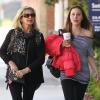 Exclusif - Olivia Newton-John et sa fille Chloe Rose Lattanzi se rendent chez le coiffeur à Santa Monica le 13 février 2013.