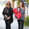 Exclusif - Olivia Newton-John et sa fille Chloe Rose Lattanzi à Santa Monica, le 13 février 2013.