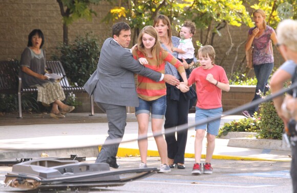 Steve Carell, Jennifer Garner, Kerris Dorsey et Ed Oxenbould sur le tournage du film "Alexander and the Terrible, Horrible, No Good, Very Bad Day" à Pasadena, le 26 août 2013.
