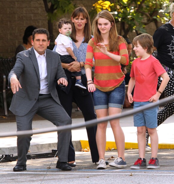 Steve Carell, Jennifer Garner, Kerris Dorsey et Ed Oxenbould sur le tournage du film "Alexander and the Terrible, Horrible, No Good, Very Bad Day" à Pasadena, le 26 août 2013.