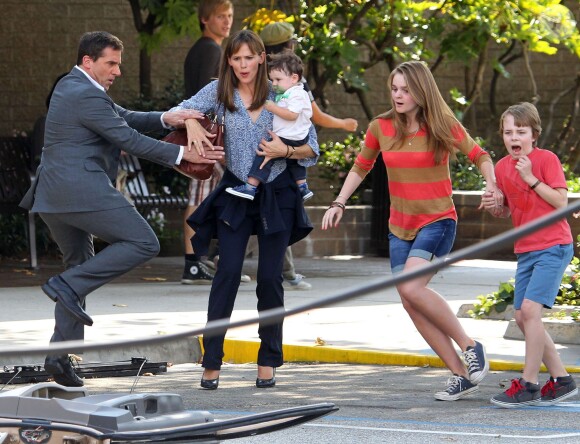 Steve Carell, Jennifer Garner, Kerris Dorsey et Ed Oxenbould sur le tournage du film "Alexander and the Terrible, Horrible, No Good, Very Bad Day" à Pasadena, le 26 août 2013.