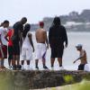 Exclusif - Chris Brown, en bonne compagnie, retrouve la sérénité à Hawaï. Le 25 août 2013.