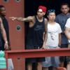Exclusif - Chris Brown et ses amis à Hawaï, le 25 août 2013.
