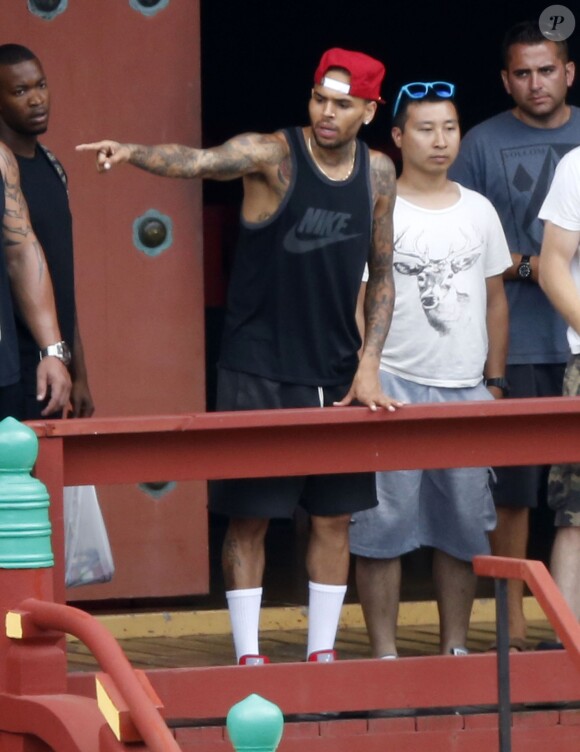 Exclusif - Chris Brown et ses amis à Hawaï, le 25 août 2013.