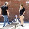 Hilary Duff, son mari Mike Comrie, et leur fils Luca au Coldwater Park à Beverly Hills, le 27 août 2013.