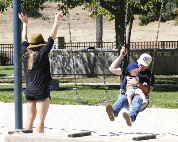Hilary Duff, son mari Mike Comrie, et leur fils Luca au Coldwater Park à Beverly Hills, le 27 août 2013.