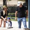 Hilary Duff, son mari Mike Comrie, et leur fils Luca au Coldwater Park à Beverly Hills, le 27 août 2013.