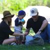 Hilary Duff, son mari Mike Comrie, et leur fils Luca au Coldwater Park à Beverly Hills, le 27 août 2013.