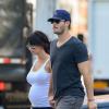 Jennifer Love Hewitt, enceinte, et son fiancé Brian Hallisay à New York le 23 août 2013.
