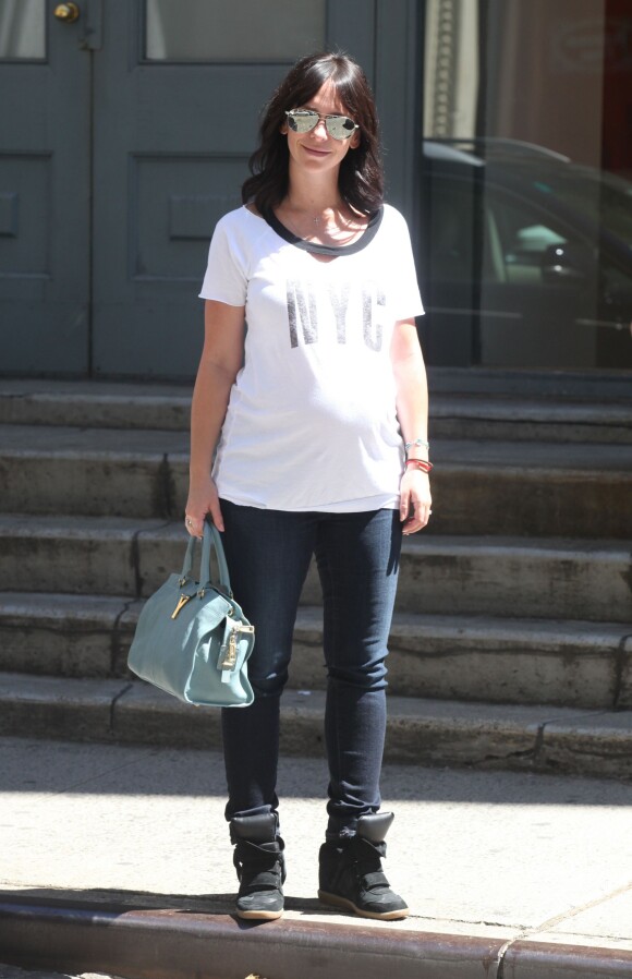 Jennifer Love Hewitt, enceinte, dans le quartier de Soho à New York, le 24 août 2013.