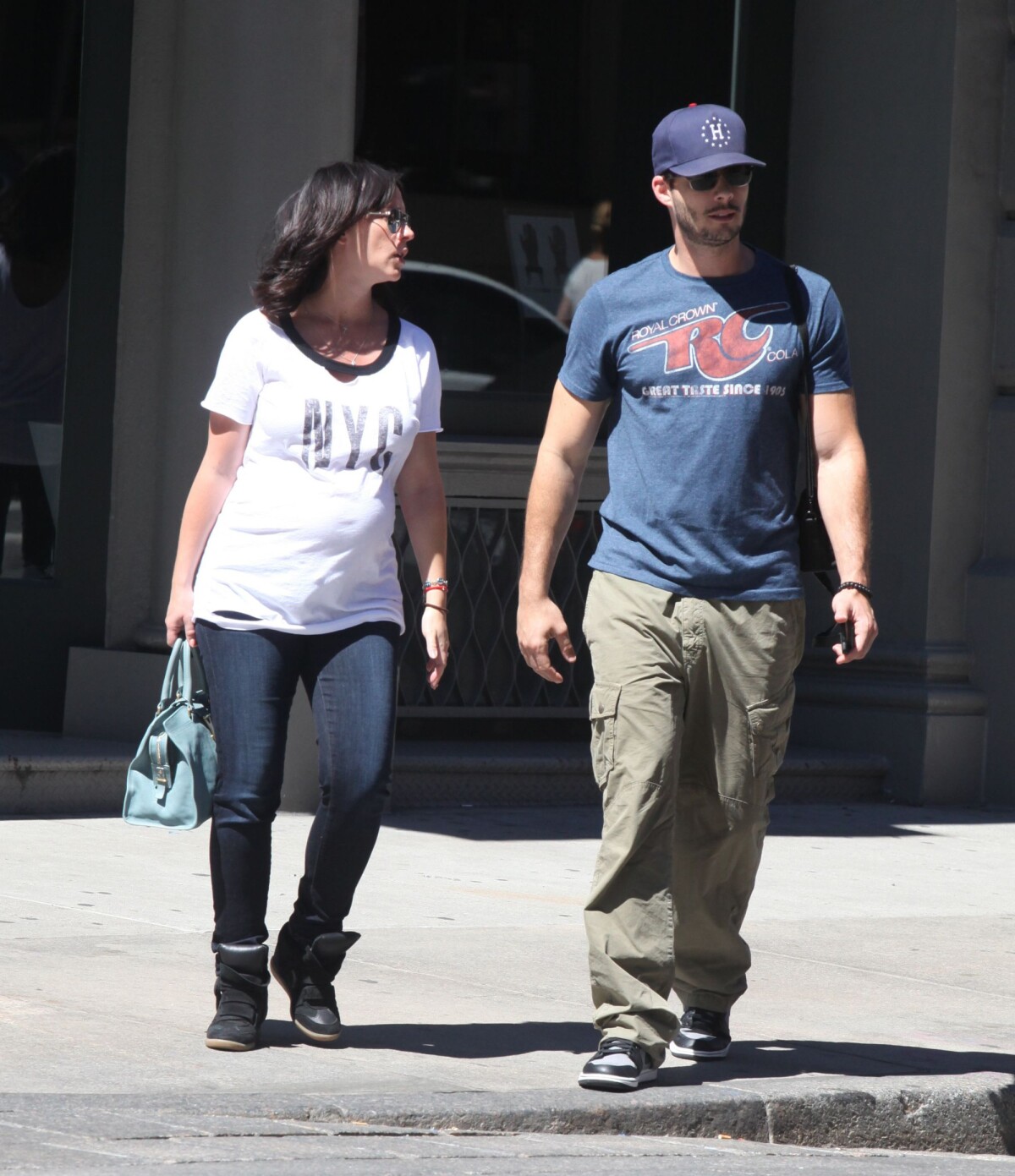 Vidéo Jennifer Love Hewitt Et Son Fiancé Brian Hallisay à Soho à New