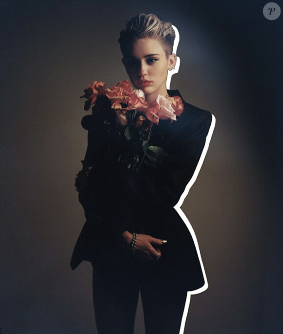 Miley Cyrus prend la pose pour la promotion de son prochain album, Bangerz, dont la sortie est prévue le 8 octobre 2013 aux Etats-Unis.