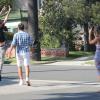 Exclusif - Thomas Vergara s'amuse en famille dans les rues de Beverly Hills, le 15 août 2013