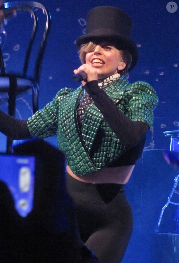 Lady Gaga a terminé son spectacle avec "Applause" lors de l'iTunes Festival à Londres, le 1er septembre 2013.