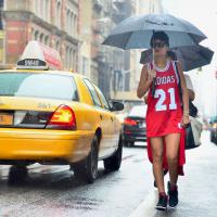 Rihanna : Ravissante sous la pluie à New York et ''Umbrella'' à la main