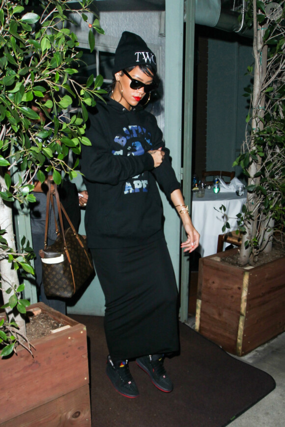 Rihanna quitte le restaurant Giorgio Baldi à Santa Monica. Le 31 août 2013.