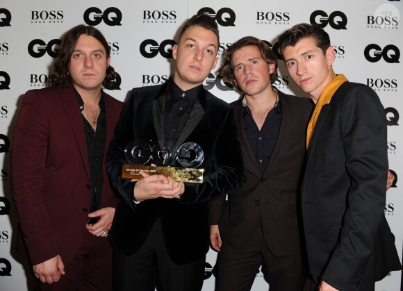 Les Arctic Monkeys et leur prix de meilleur groupe de l'année lors des GQ Men of the Year Awards à la Royal Opera House. Londres, le 3 septembre 2013.