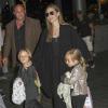 Angelina Jolie quitte les Etats-Unis avec ses enfants, Maddox, Shiloh, Pax, Zahara, Vivienne et Knox arrive, ici à Los Angeles, le 4 septembre 2013.