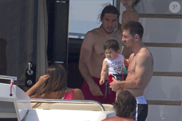 Lionel Messi, Cesc Fabregas, Sete Gibernau et José Manuel Pinto à Ibiza, le 9 juillet 2013