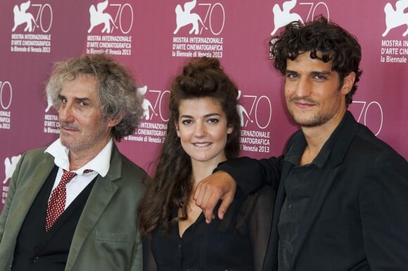 Le réalisateur Philippe Garrel avec Esther Garrel et Louis Garrel lors du photocall du film La Jalousie pendant la Mostra de Venise le 5 septembre 2013