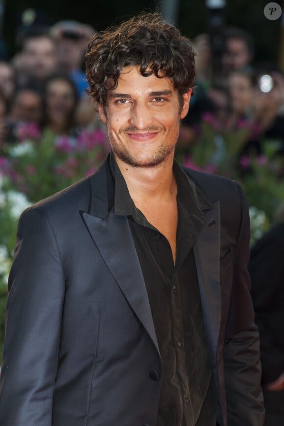 Louis Garrel souriant lors de la présentation du film La Jalousie à la 70e Mostra de Venise, le 5 septembre 2013.