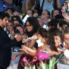 Louis Garrel avec des fans lors de la présentation du film La Jalousie à la 70e Mostra de Venise, le 5 septembre 2013.