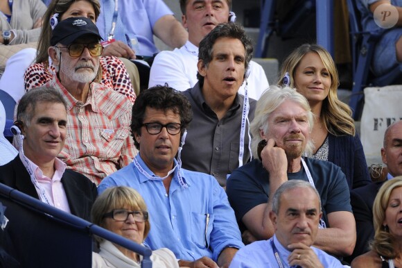 Ben Stiller, qui a à côté de lui Sean Connery et devant lui Richard Branson, avec son épouse Christine Taylor dans les gradins du court Arthur-Ashe pour la demi-finale Nadal-Gasquet de l'US Open 2013. Rafael Nadal a privé Richard Gasquet de finale à l'US Open en le battant (6-4, 7-6, 6-2) à New York le 7 septembre 2013.