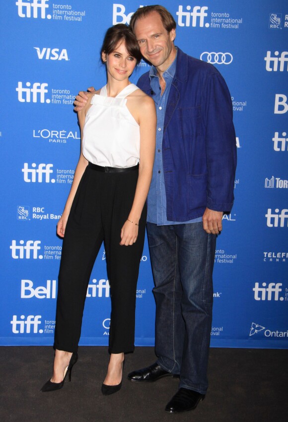 Felicity Jones, Ralph Fiennes au photocall du film The Invisible Woman le 7 septembre 2013 lors du Festival international du film de Toronto (TIFF) au Canada