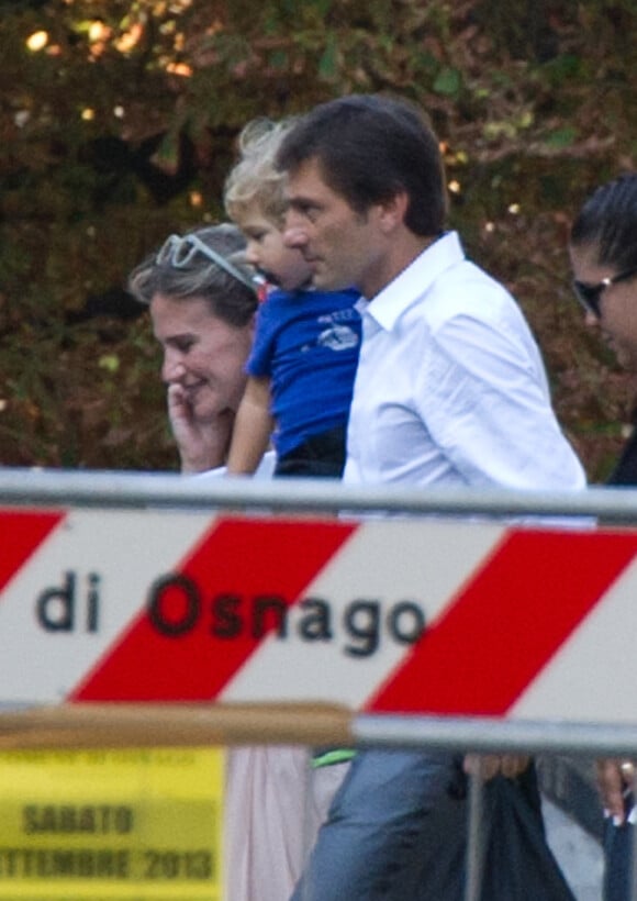 Leonardo entouré de sa famille lors de son mariage avec Anna Billo à Osnago en Italie, le 7 septembre 2013
