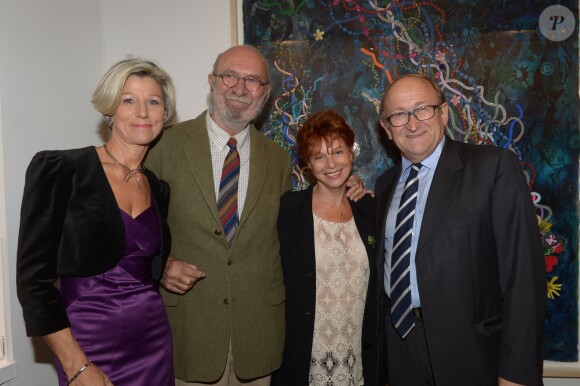 Jean-Pierre Marielle, sa femme Agathe Natanson, lors du vernissage de l'exposition d'Alicia Paz à l'Institut Culturel du Mexique à Paris le 10 septembre 2013.