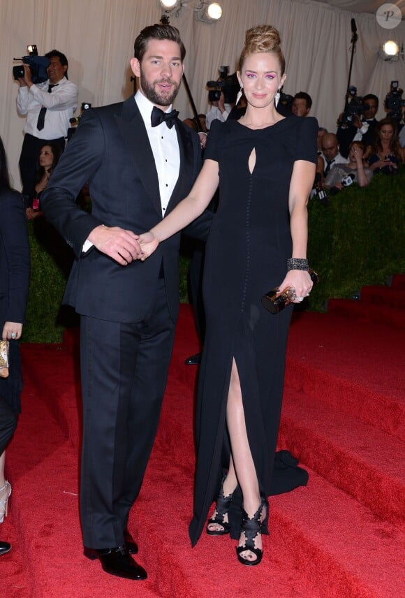 Emily Blunt et son mari John Krasinski à la soirée "Punk: Chaos to Couture' Costume Institute Benefit Met Gala" au Metropolitan Museum of Art de New York, le 6 mai 2013.