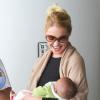 Katherine Heigl avec son bébé Adalaide le 6 septembre 2012