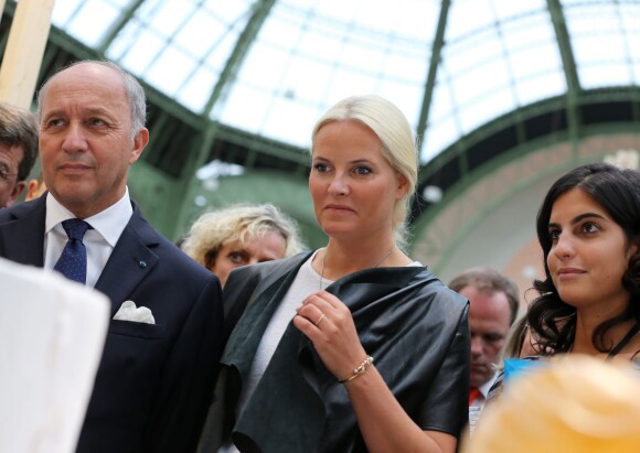 La Princesse Mette-Marit de Norvege participe aux cotes de Laurent Fabius a l'inauguration du salon "Revelations" au Grand Palais a Paris le 11 Septembre 2013.  Princess Mette-Marit of Norway participates ratings Laurent Fabius the inauguration of the exhibition "Revelations" at the Grand Palais in Paris, France on September 11, 2013.11/09/2013 - Paris