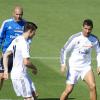 Gareth Bale, Cristiano Ronaldo et Zinédine Zidane lors de l'entraînement du Real Madrid le 13 septembre 2013.