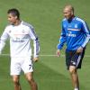 Gareth Bale, Cristiano Ronaldo et Zinédine Zidane lors de l'entraînement du Real Madrid le 13 septembre 2013.