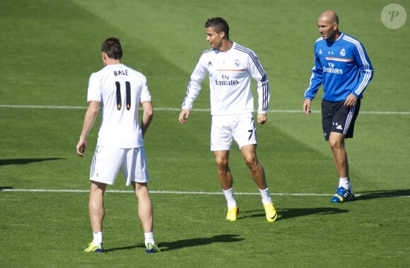 Gareth Bale, Cristiano Ronaldo et Zinedine Zidane à l'entrainement, le 13 septembre 2013.