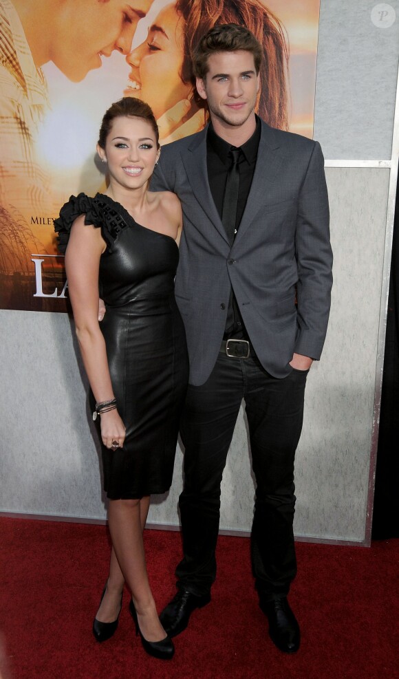 Miley Cyrus et Liam Hemsworth  durant l'avant-première du film The Last Song à Los Angeles le 25 mars 2010