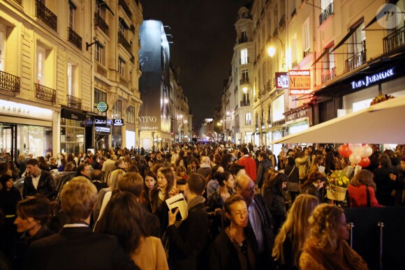 La rue Saint-Honoré (1er arrondissement), bondée lors de la Vogue Fashion Night Out 2013. Paris, le 17 septembre 2013.